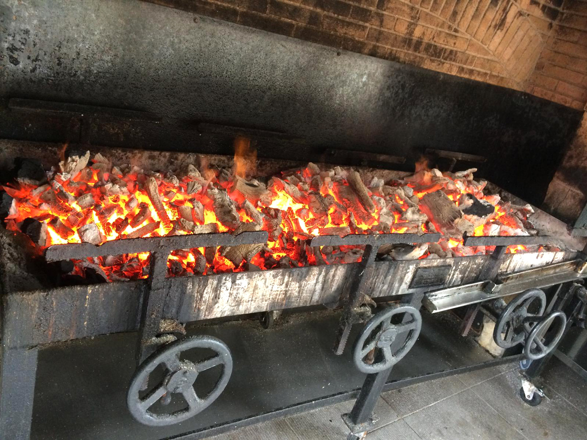 Carbones Otzarreta - Carbón marabú cubano y carbón de encina en Gipuzkoa