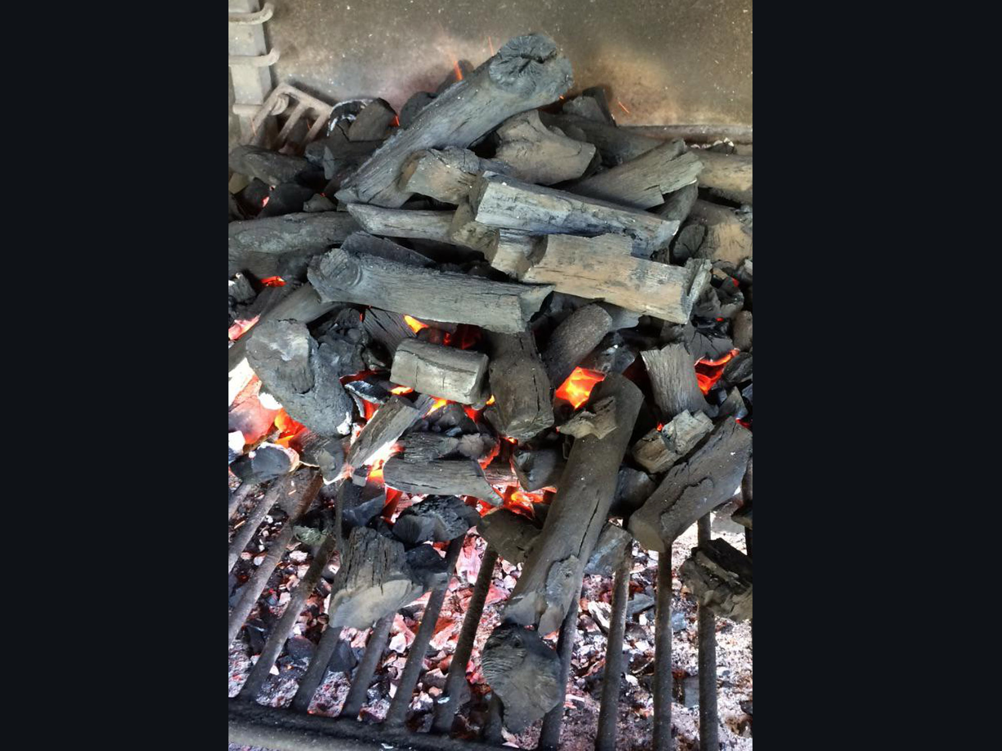 Carbones Otzarreta - Carbón marabú cubano y carbón de encina en Gipuzkoa